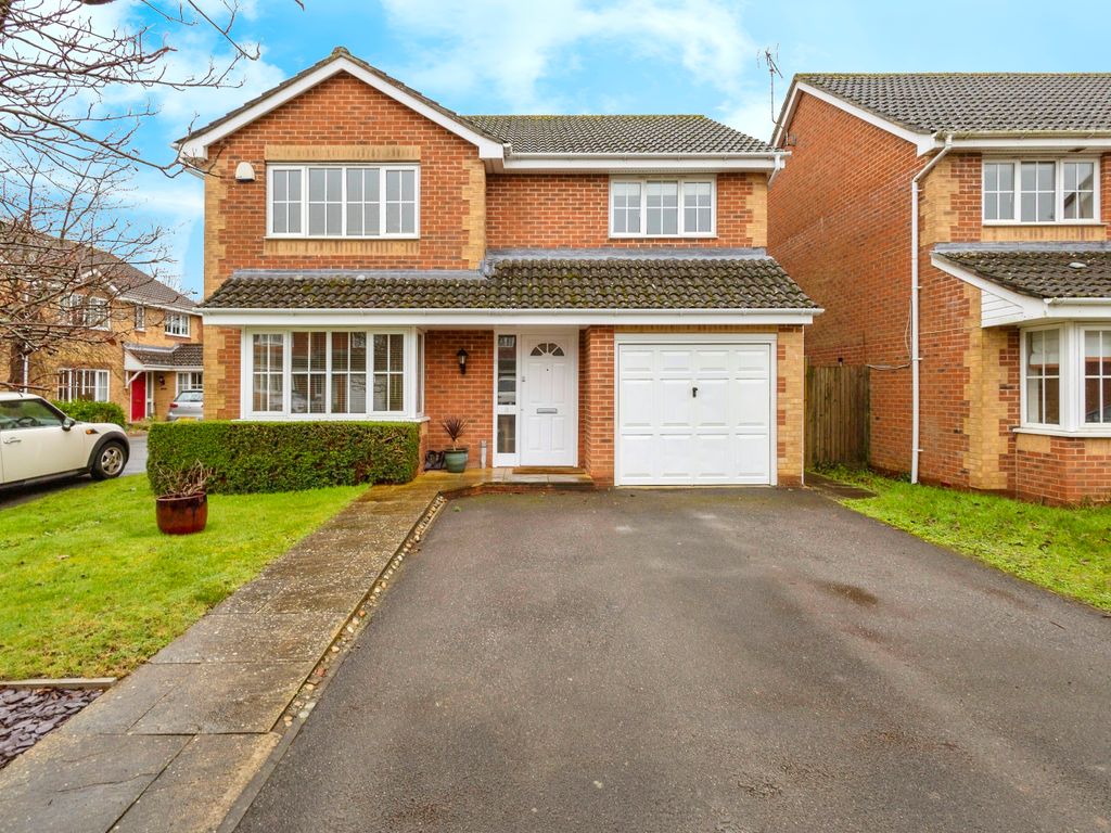 4 bed detached house for sale in Aviary Close, Hambrook, Chichester, West Sussex PO18, £600,000