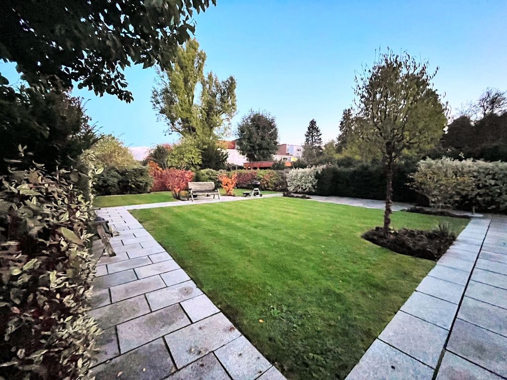 Tenterden Grove Miramar Ldg NW4