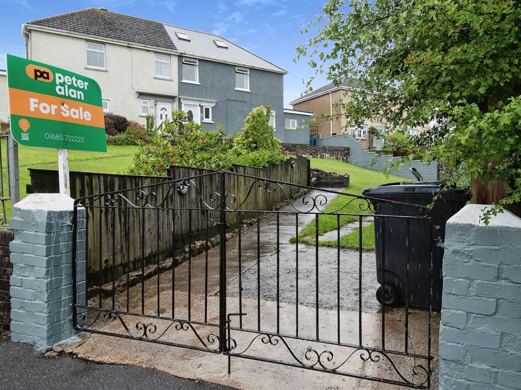 3 bed semidetached house for sale in Tynewydd, Nantybwch, Tredegar