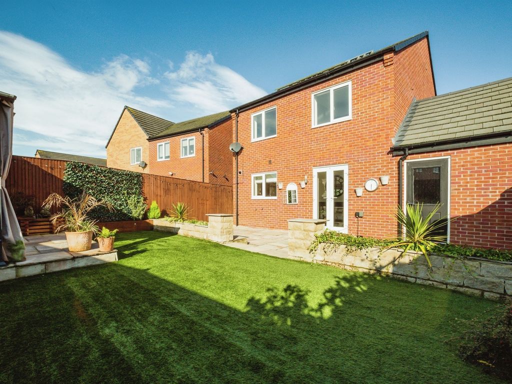 4 bed detached house for sale in Colliers Road, Featherstone