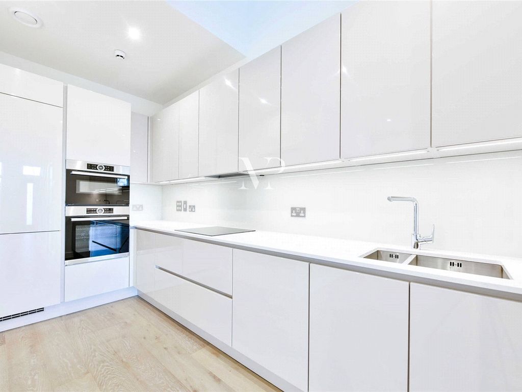 4 bed terraced house to rent in Dalton Terrace, Weigall Road, London