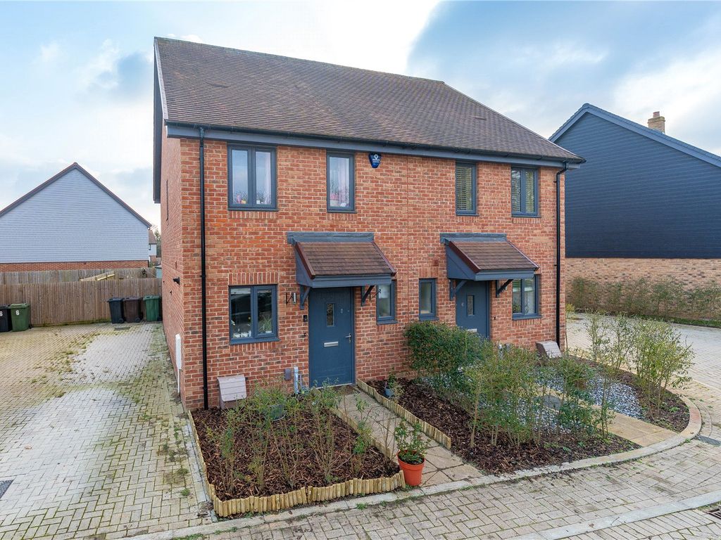 2 bed semidetached house for sale in Lovett Close, Barming, Maidstone