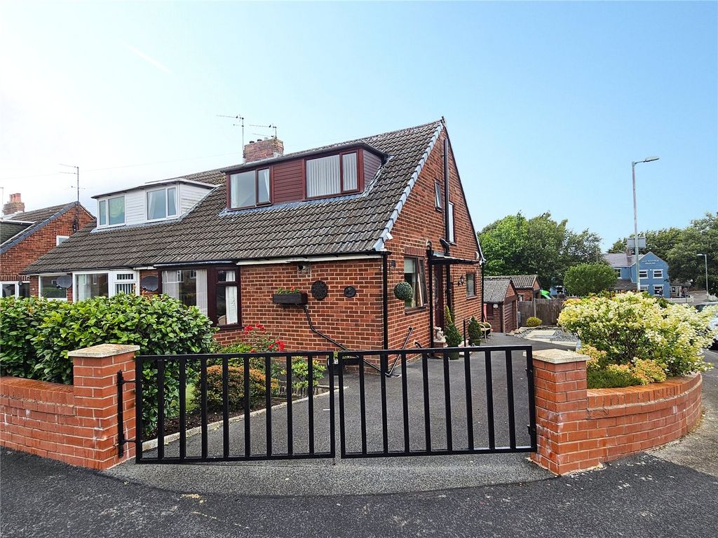 3 bed semidetached house for sale in Brantwood Avenue, Blackburn