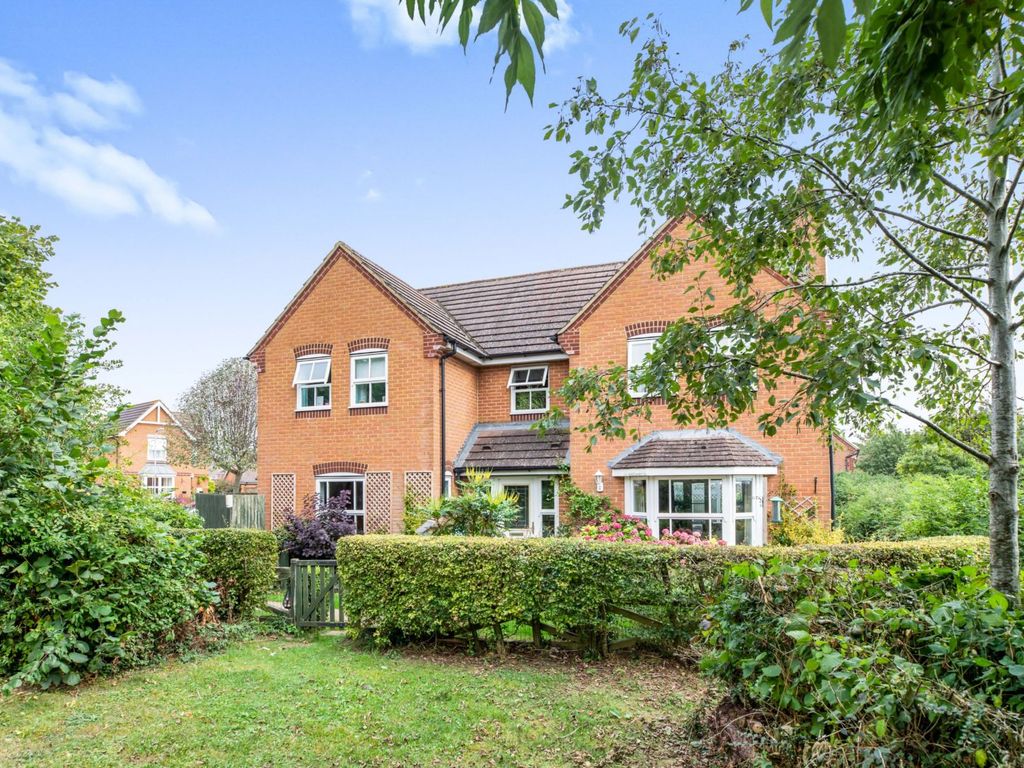 Kestrel Crescent, Brackley NN13