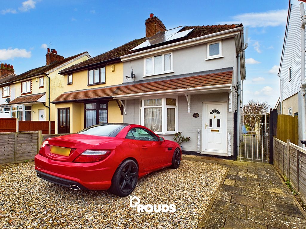 3 bed semidetached house to rent in Castle Road, Nuneaton