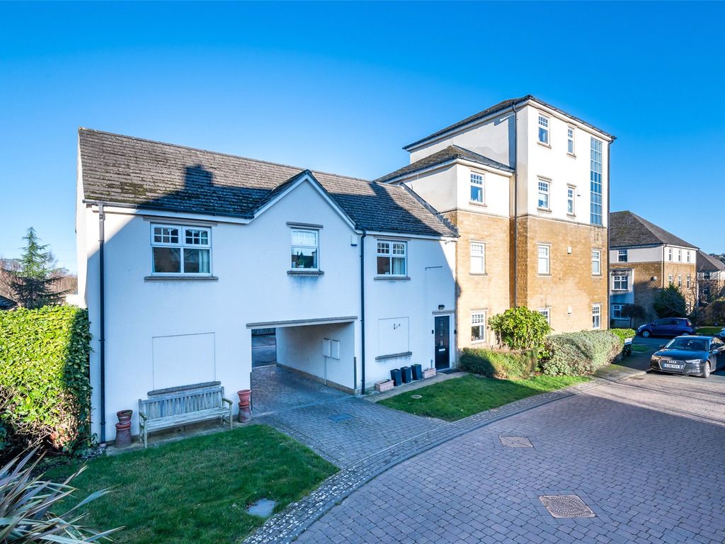 2 bed flat for sale in Kingsdale Avenue, Menston, Ilkley, West