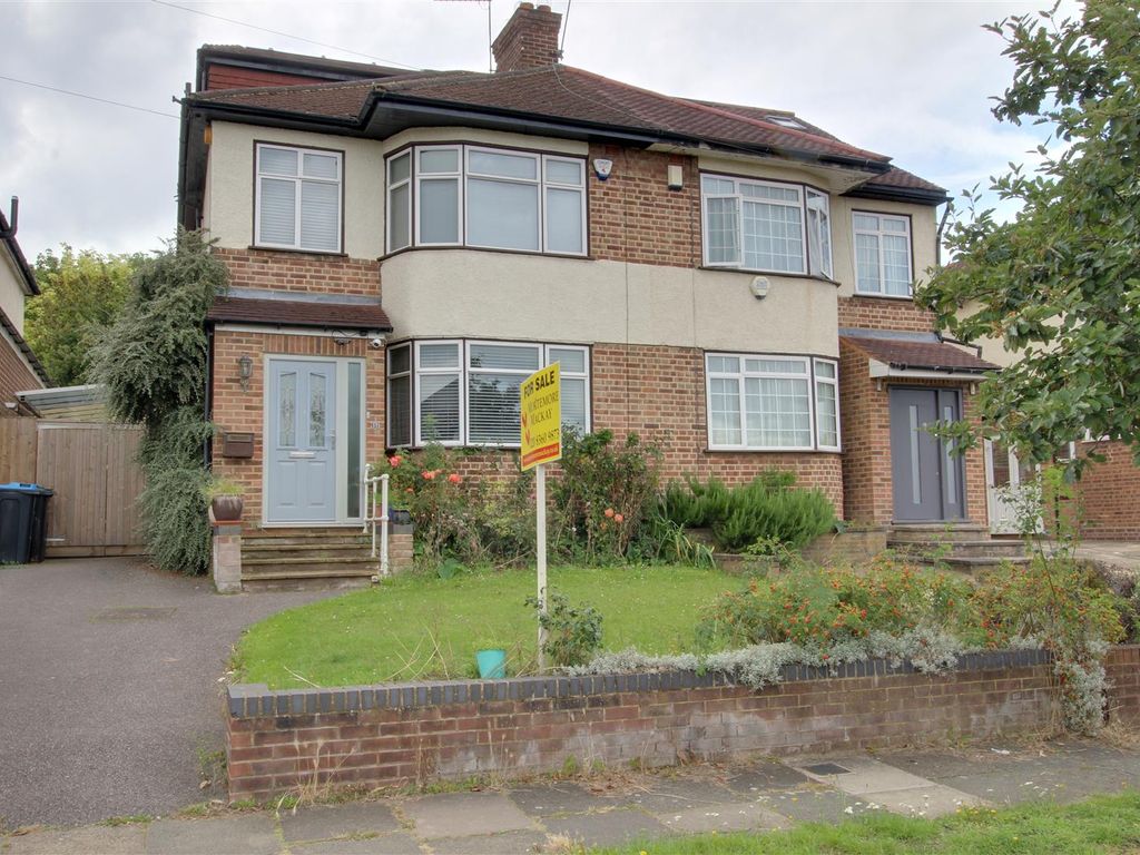 4 bed semidetached house to rent in Onslow Gardens, London N21, £2,500