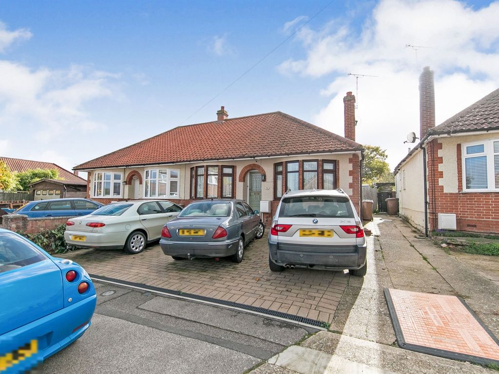 3 bed semidetached bungalow for sale in Brockley Crescent, Ipswich IP1