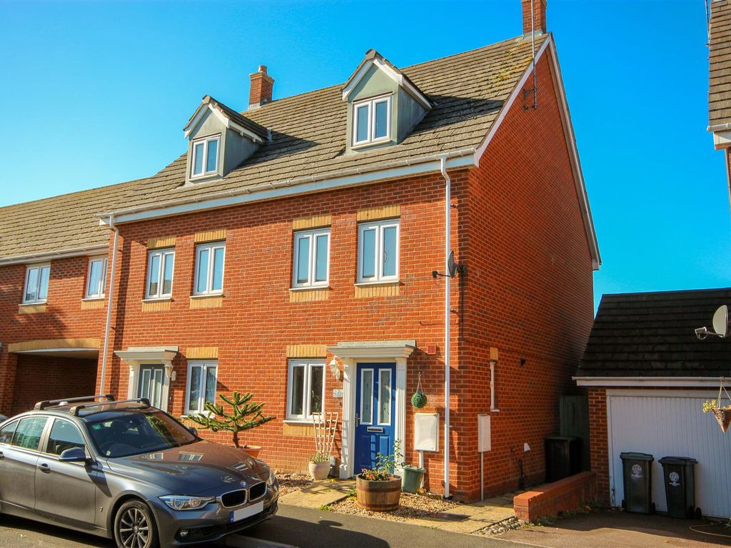 4 bed town house for sale in Regency Court, Rushden NN10 Zoopla