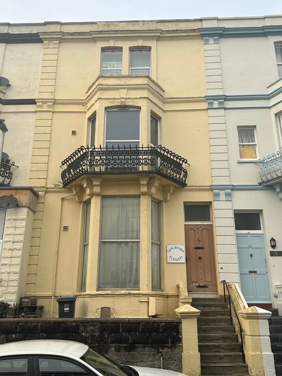 1 bed flat to rent in Upper Church Road, WestonSuperMare BS23, £675