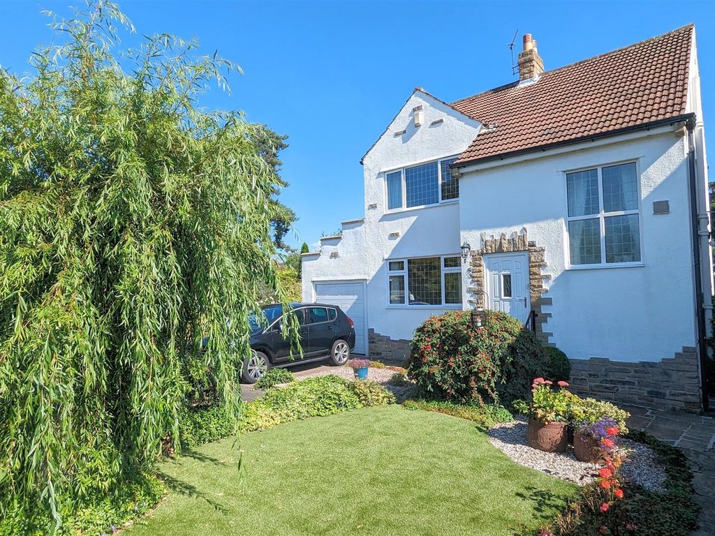 3 bed detached house for sale in Knightsway, Sandal, Wakefield WF2, £