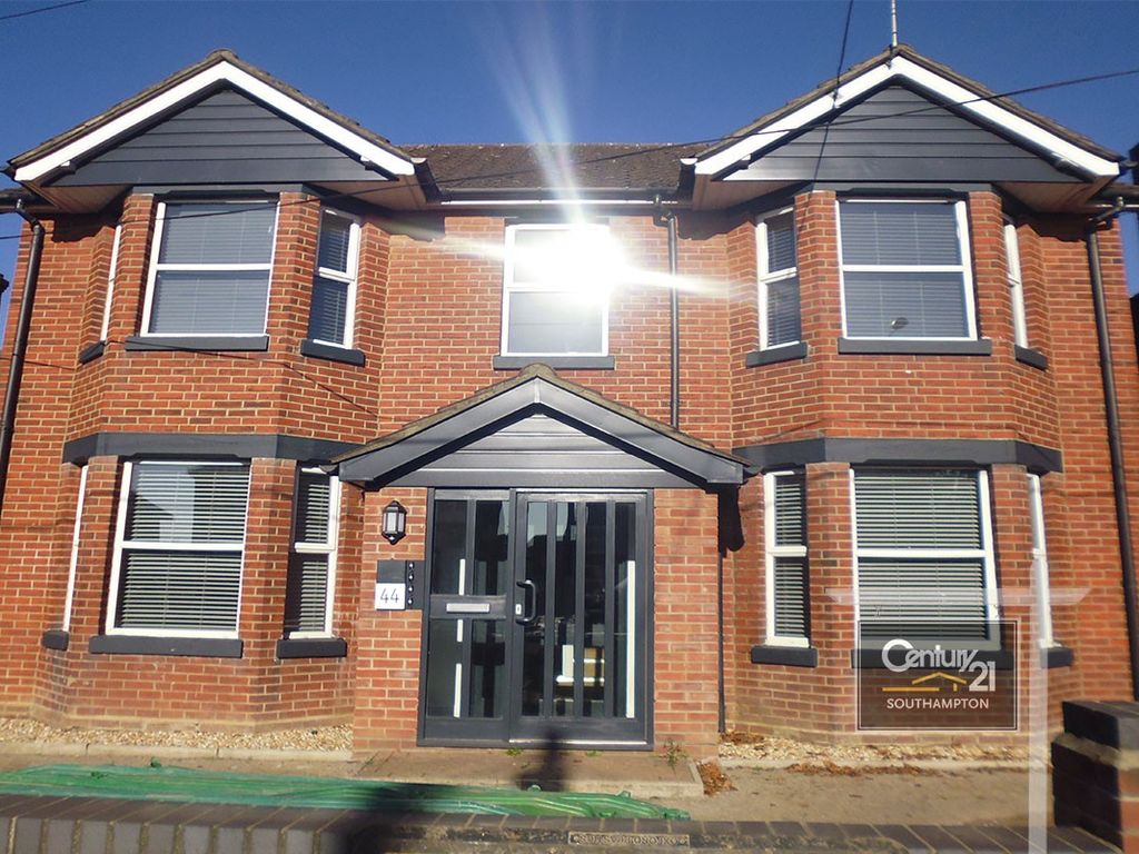 1 bed flat to rent in Ref R152311, Leigh Road, Eastleigh SO50 Zoopla