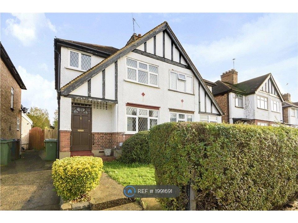 3 bed semidetached house to rent in Belsize Road, Harrow HA3, £2,295