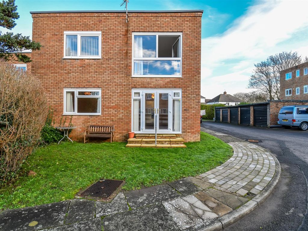 2 bed flat for sale in Pontypridd Road, Barry CF62, £170,000 Zoopla
