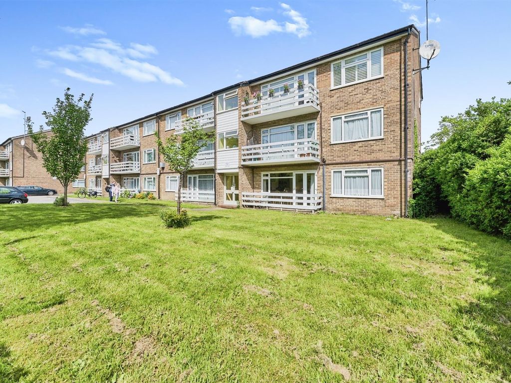 2 bed flat for sale in Staines Road, Twickenham TW2, £350,000 Zoopla