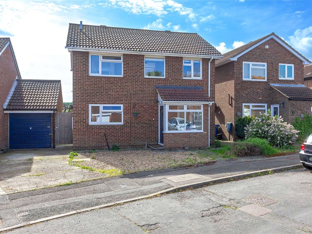 4 bed detached house for sale in Fallowfield, Sittingbourne, Kent ME10