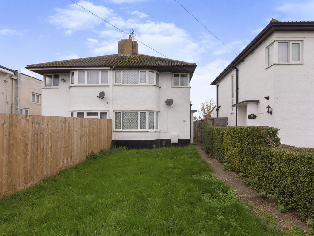 3 bed semidetached house for sale in Stonehaven Road, Aylesbury HP19