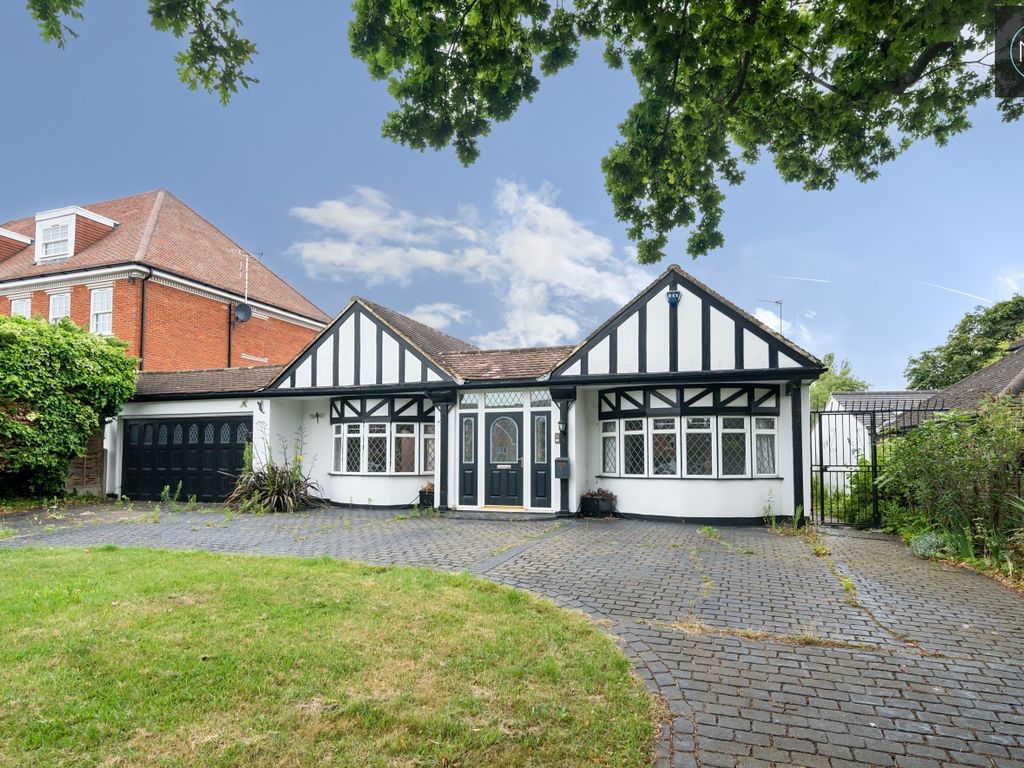 5 bed bungalow to rent in Manor Road, Chigwell, Essex IG7, £2,995 pcm