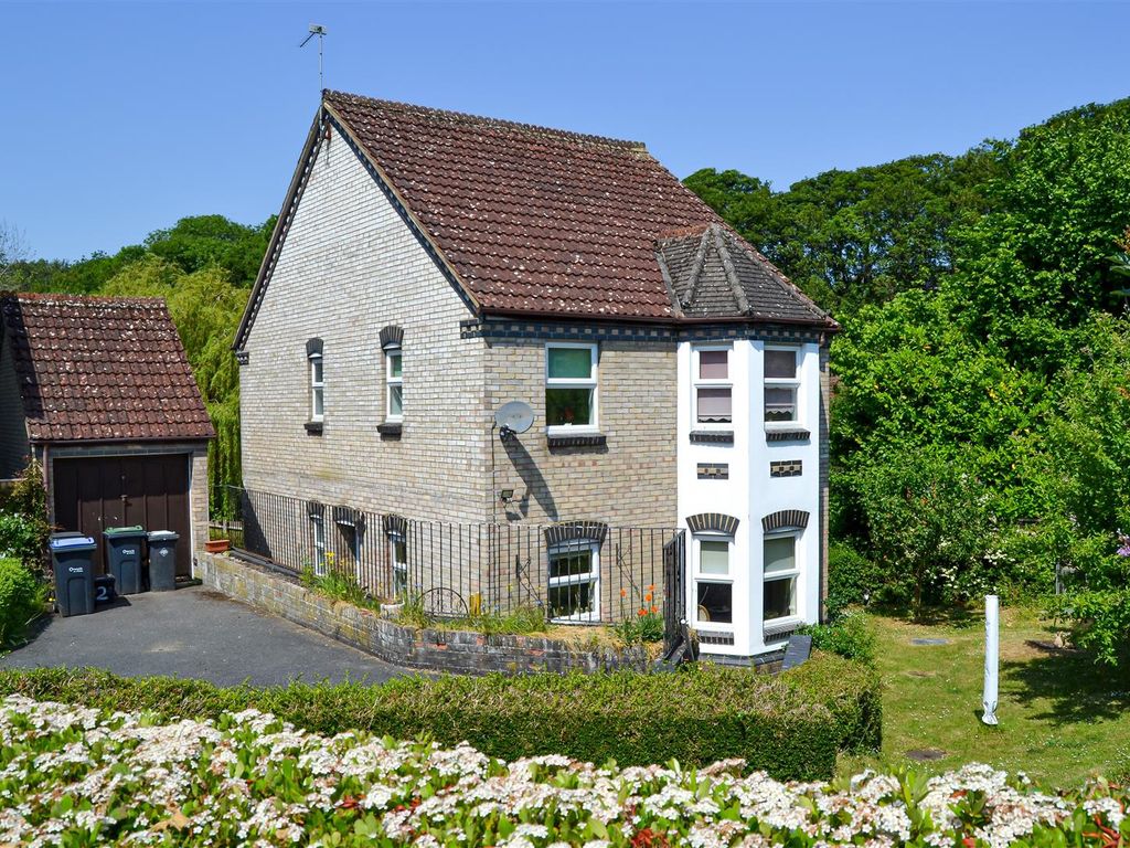 4 bed detached house for sale in Saxon Close, Market Lavington, Devizes