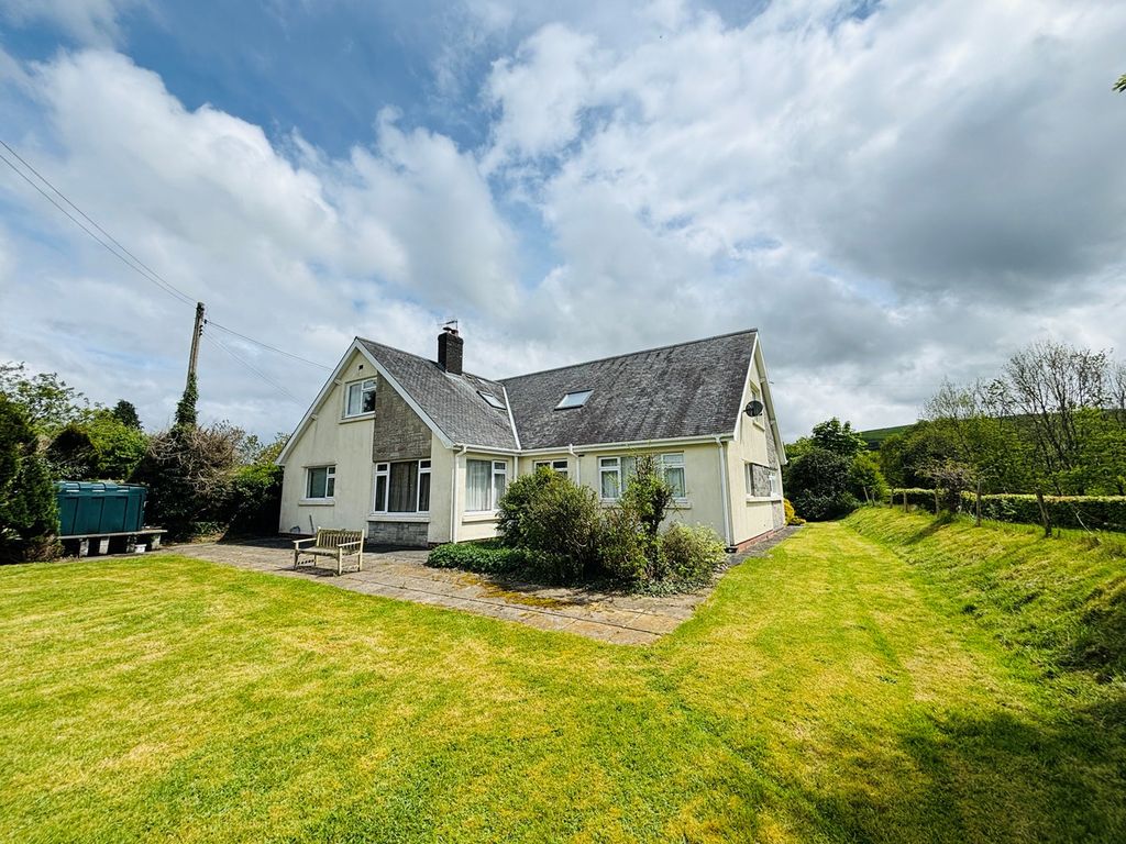 6 bed detached house for sale in Lampeter Road, Tregaron SY25, £345,000