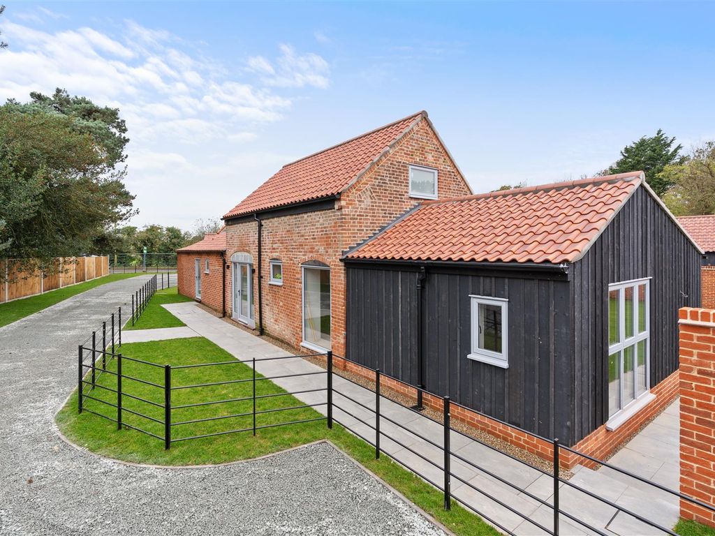 3 bed barn conversion for sale in Belton, Near Gorleston NR31, £635,000