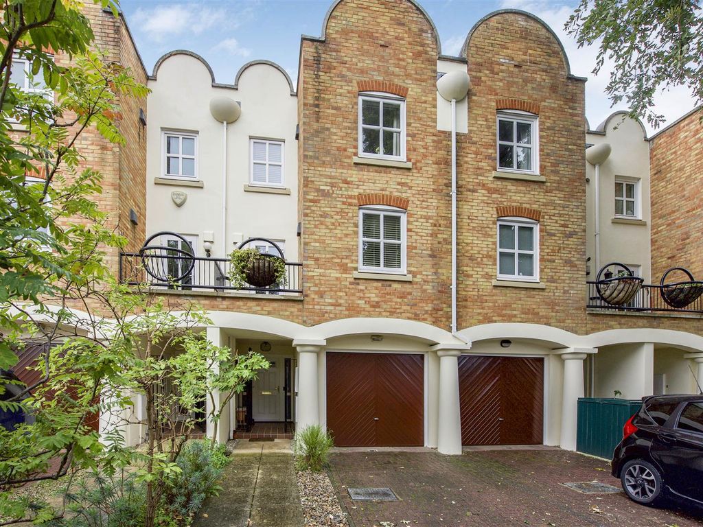 Herons Place Isleworth TW7