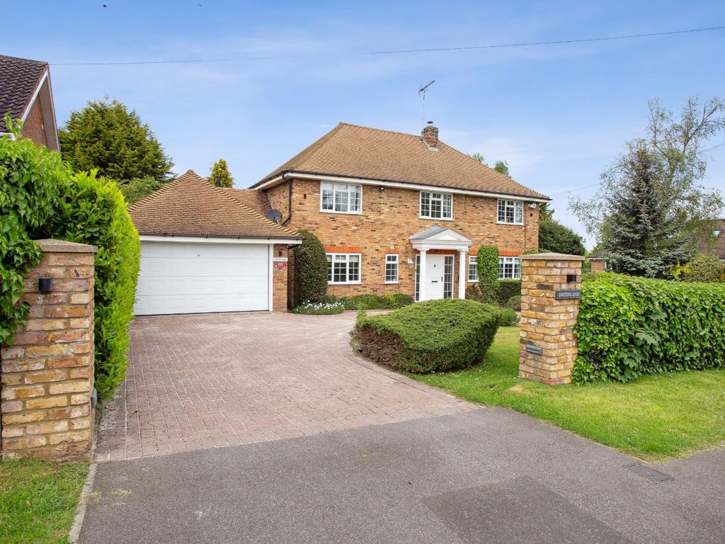 5 bed detached house for sale in Wyatts Road, Chorleywood