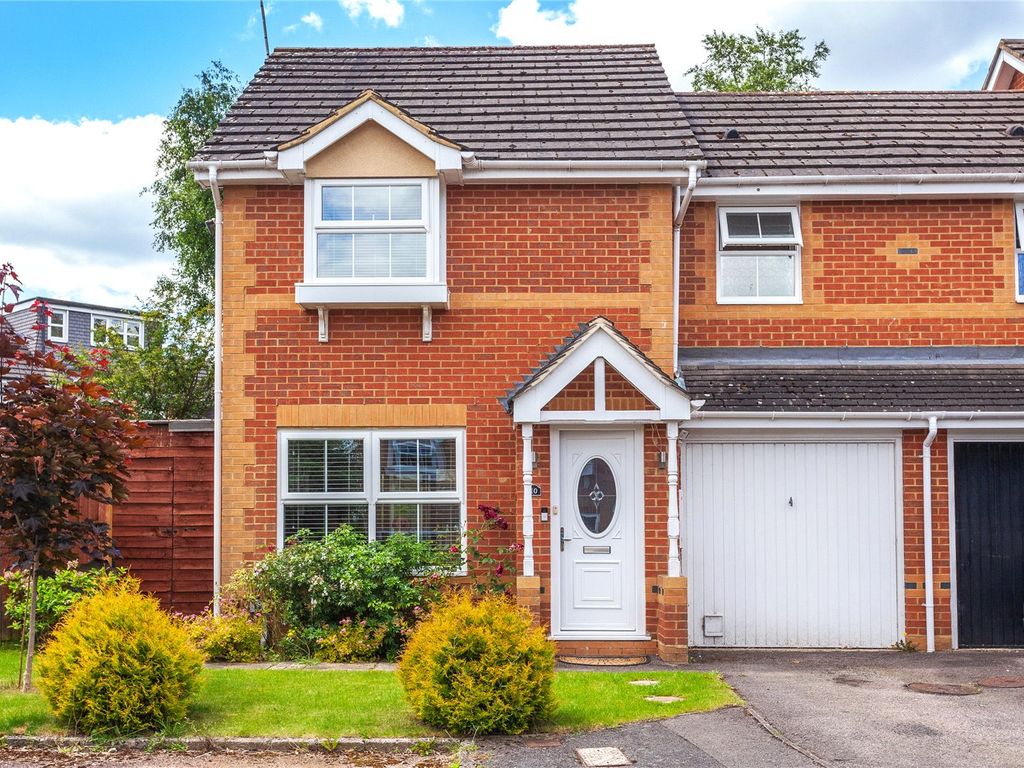 3 bed semidetached house for sale in Crockford Place, Binfield