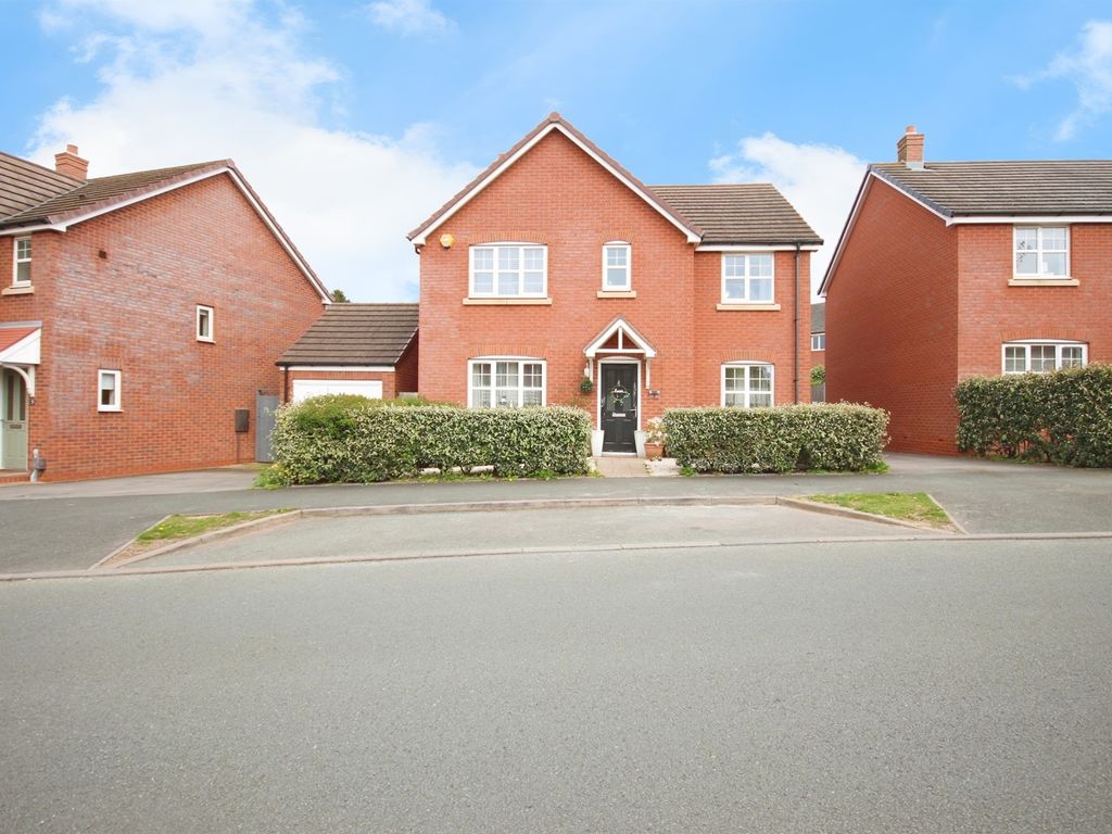 5 bed detached house for sale in Lancaster Way, Whitnash, Leamington