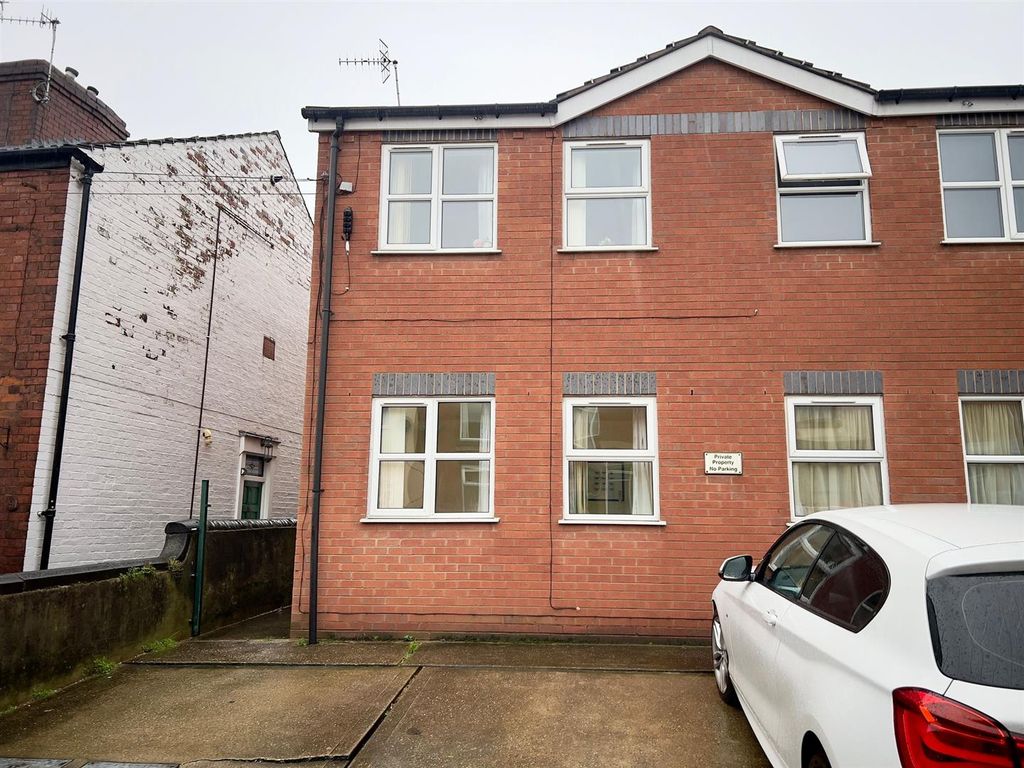 1 bed flat to rent in Cobden Road, Chesterfield S40, £595 pcm Zoopla