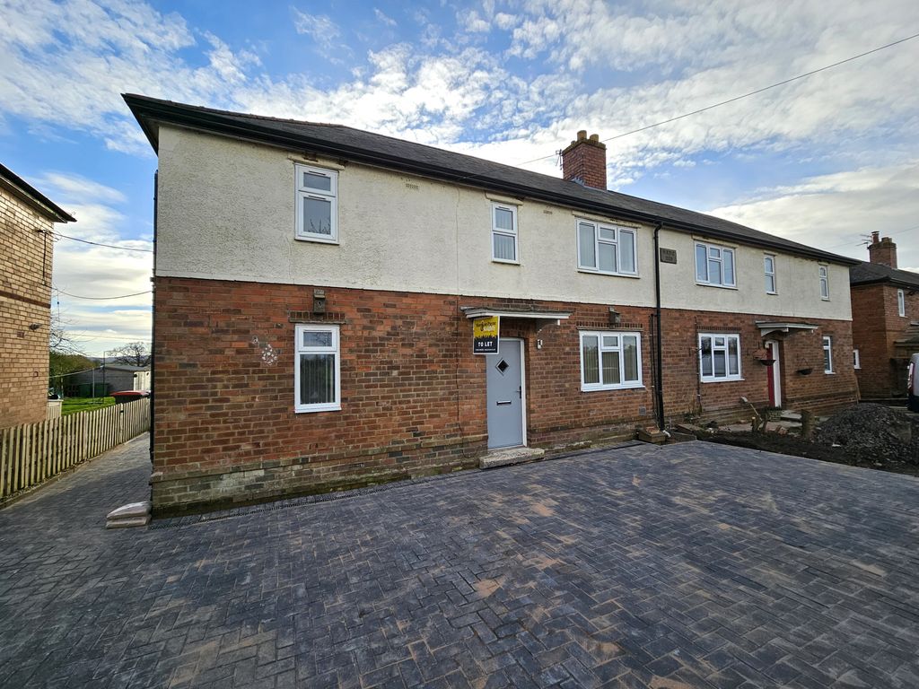 3 bed semidetached house to rent in Meadow Place, Telford TF6, £1,250