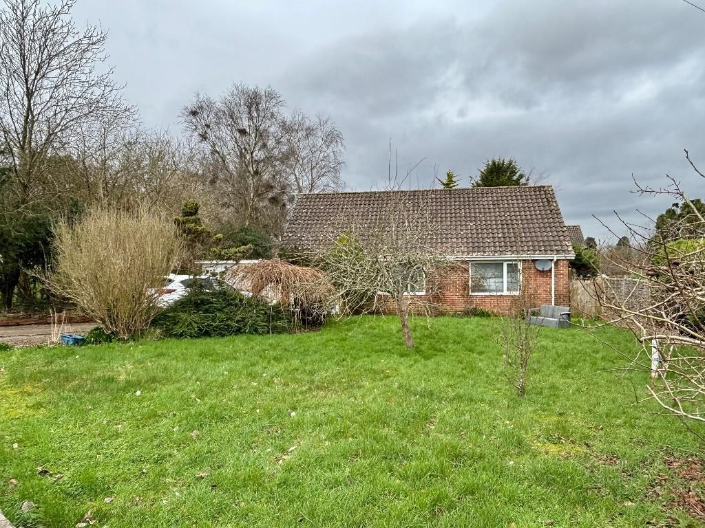 3 bed bungalow for sale in Becket Court, Pucklechurch, Bristol BS16, £