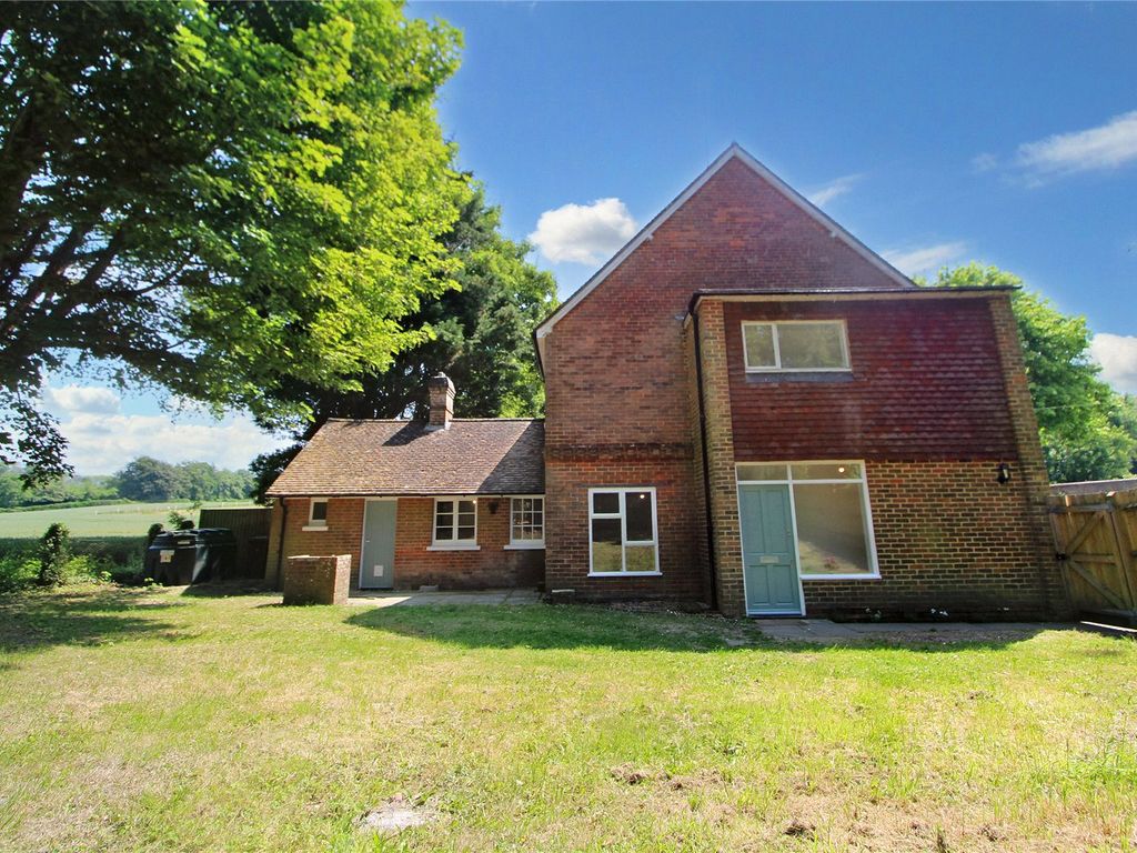 3 bed semidetached house to rent in Compton, Chichester, West Sussex