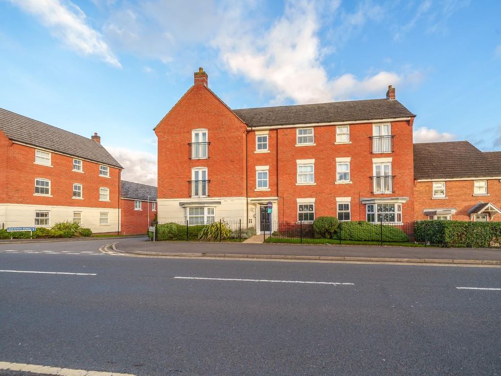 2 bed flat for sale in Evesham Road, Redditch B97, £120,000 Zoopla