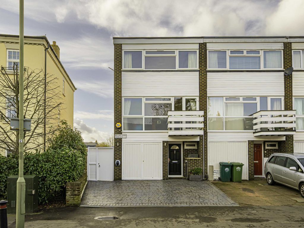 3 bed property for sale in Brooklands Terrace, Green Street, SunburyOn