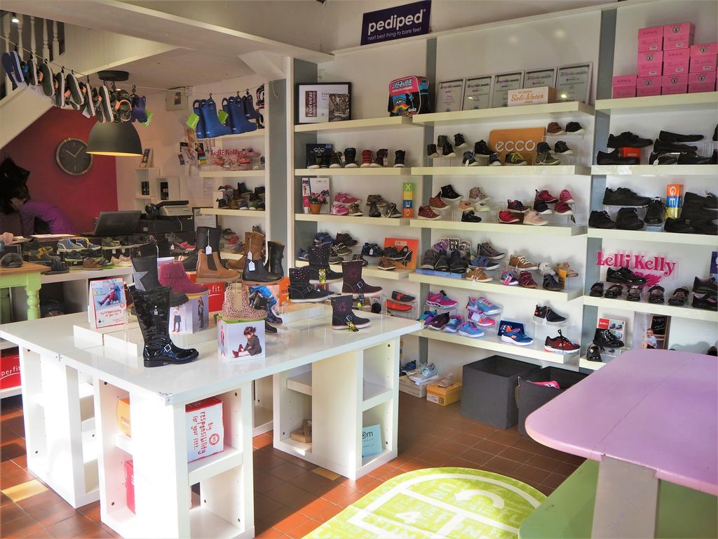 Shoe Shops HG5, North Yorkshire  