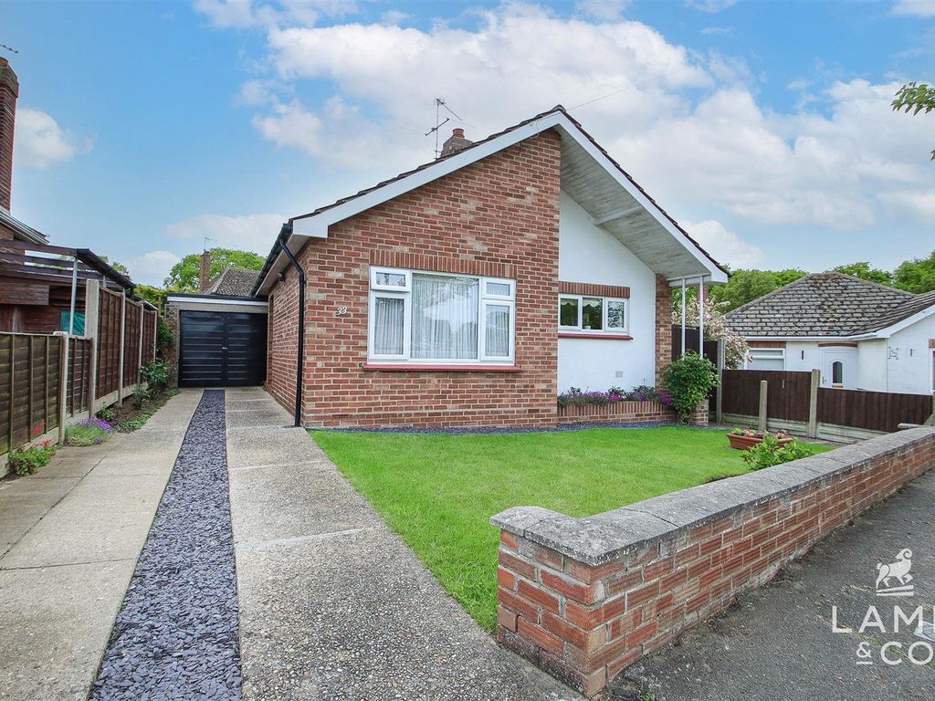 2 bed detached bungalow for sale in Hillside Crescent, HollandOnSea