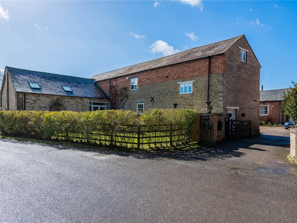 4 bed barn conversion for sale in Loop Road, Keyston, Huntingdon
