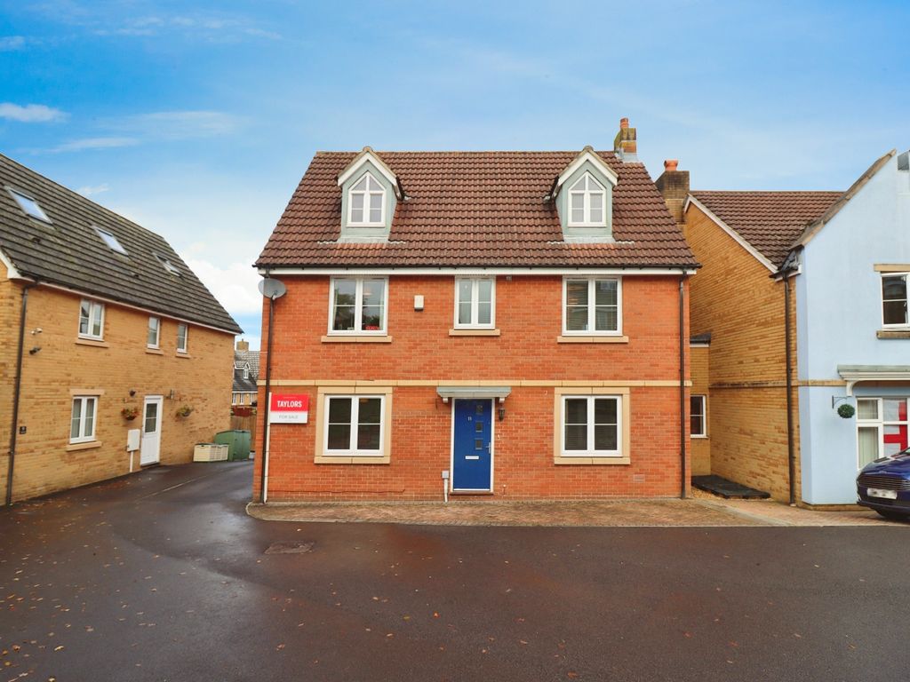 5 bed detached house for sale in Loop Road, Mangotsfield, Bristol BS16