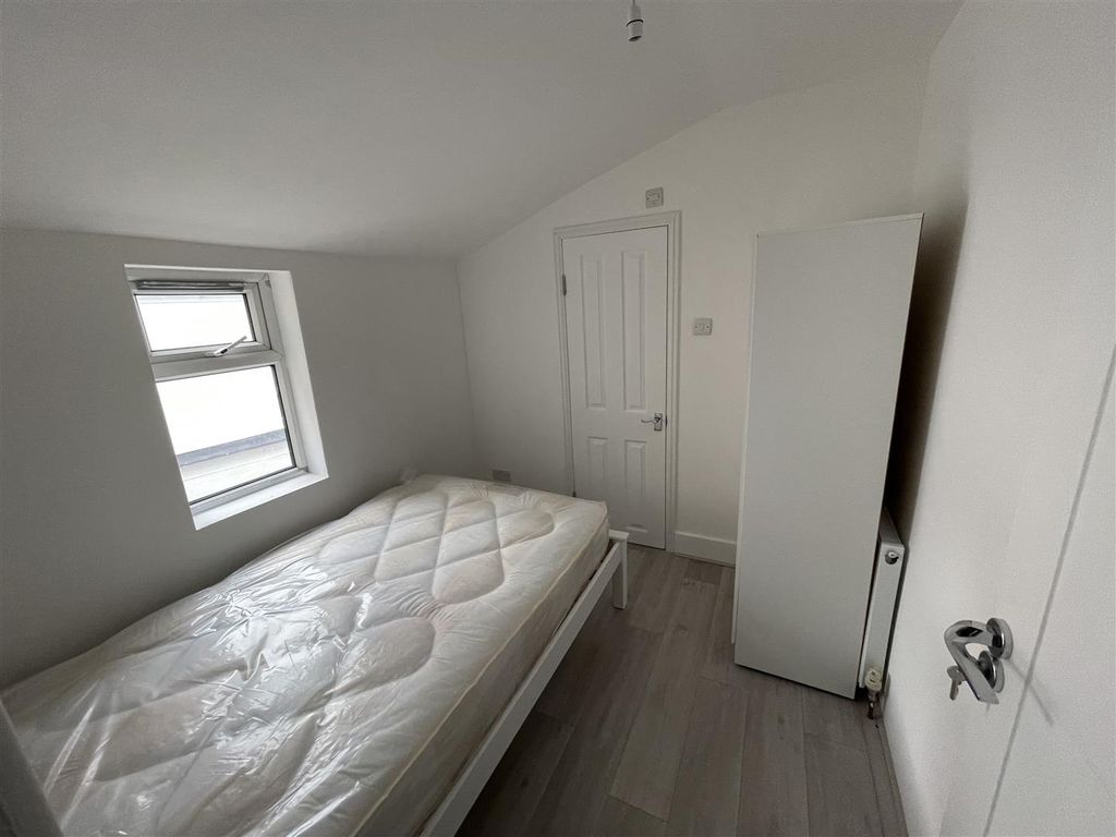 Room to rent in Denny Road, London N9, £1,067 pcm Zoopla