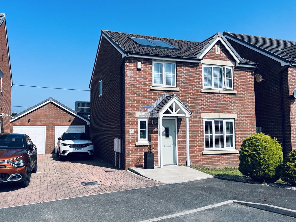 4 bed detached house for sale in Clos Cae Ffynnon, North Cornelly