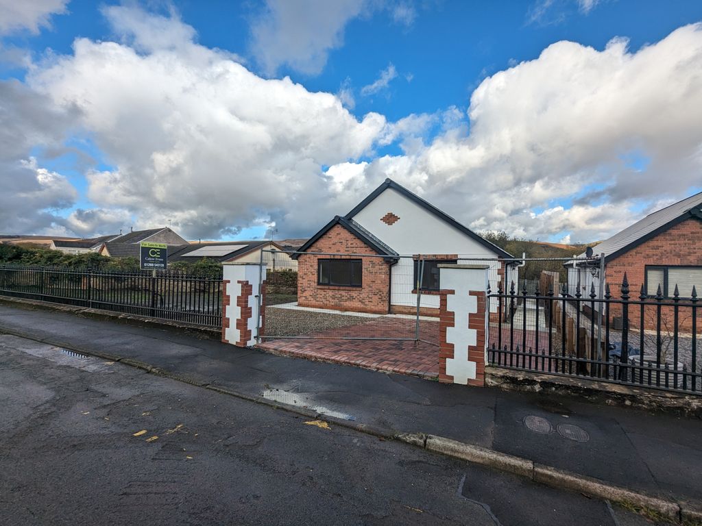New home, 3 bed bungalow for sale in New School Road, Garnant