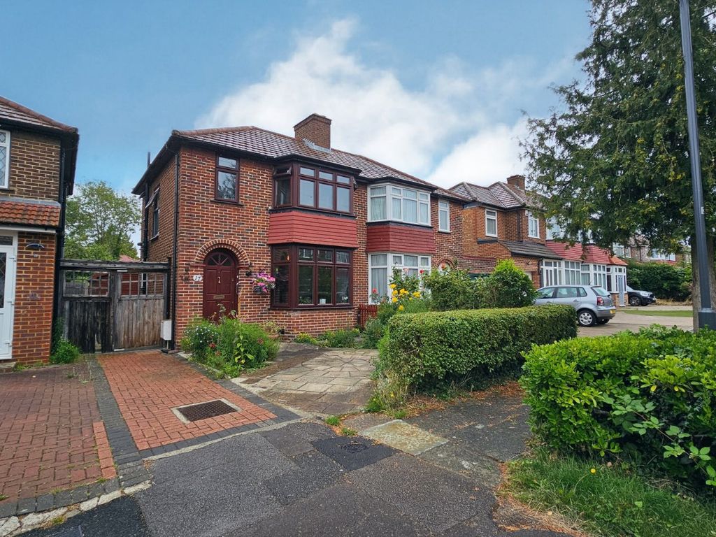 3 bed semidetached house for sale in Anmersh Grove, Stanmore HA7, £