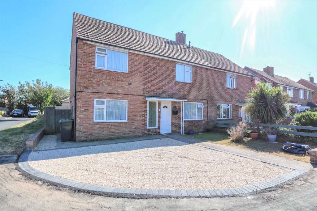 4 bed semidetached house for sale in Blackthorn Drive, Hayling Island