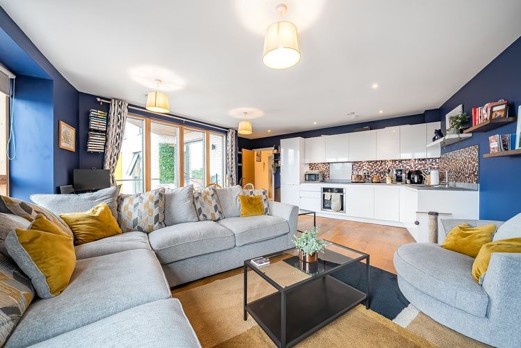 1 bed flat for sale in Cavendish Road, Colliers Wood, London SW19, £