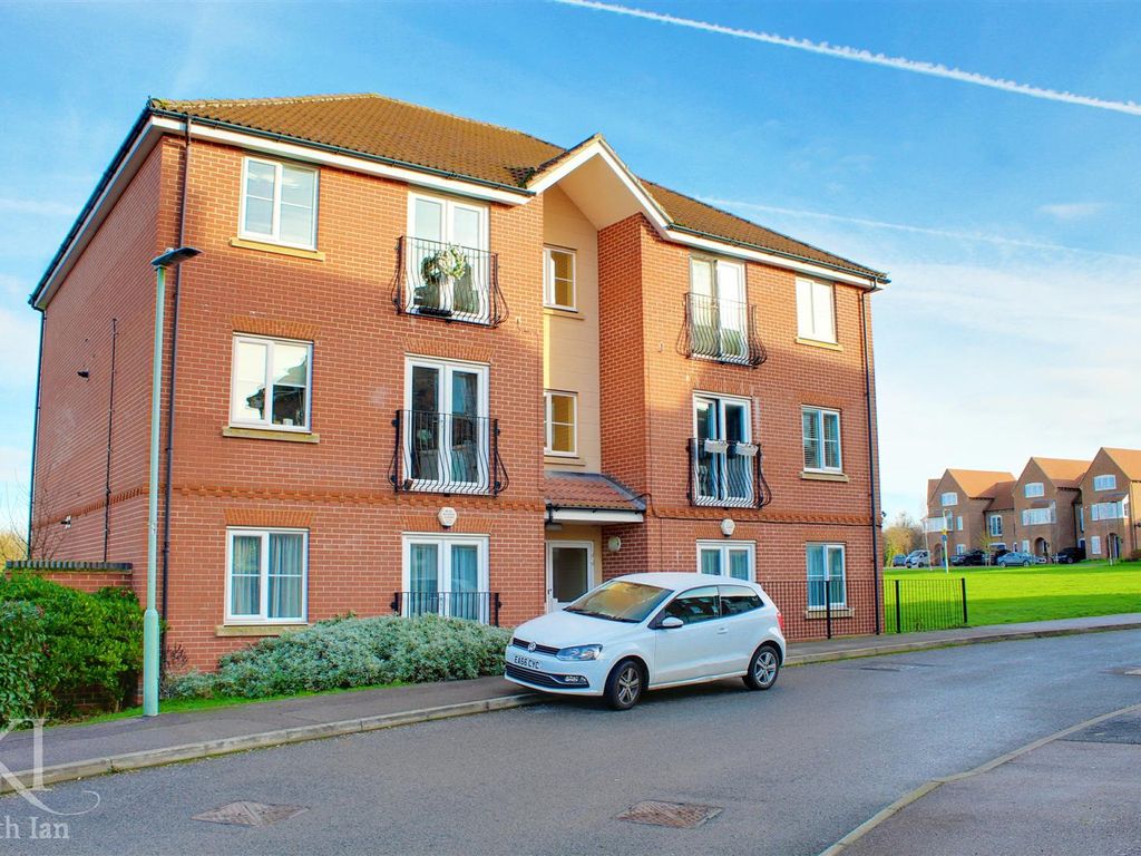Studio for sale in Lady Margaret Gardens, Ware SG12, £165,000 Zoopla