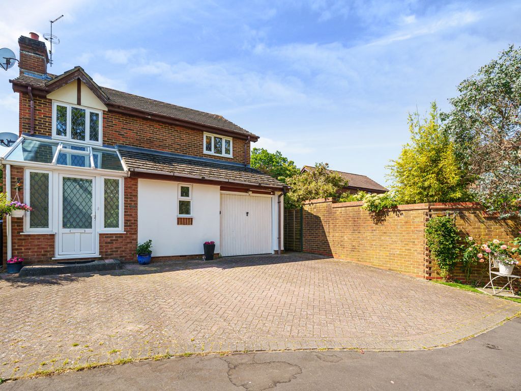4 bed detached house for sale in Lory Ridge, Bagshot, Surrey GU19 Zoopla