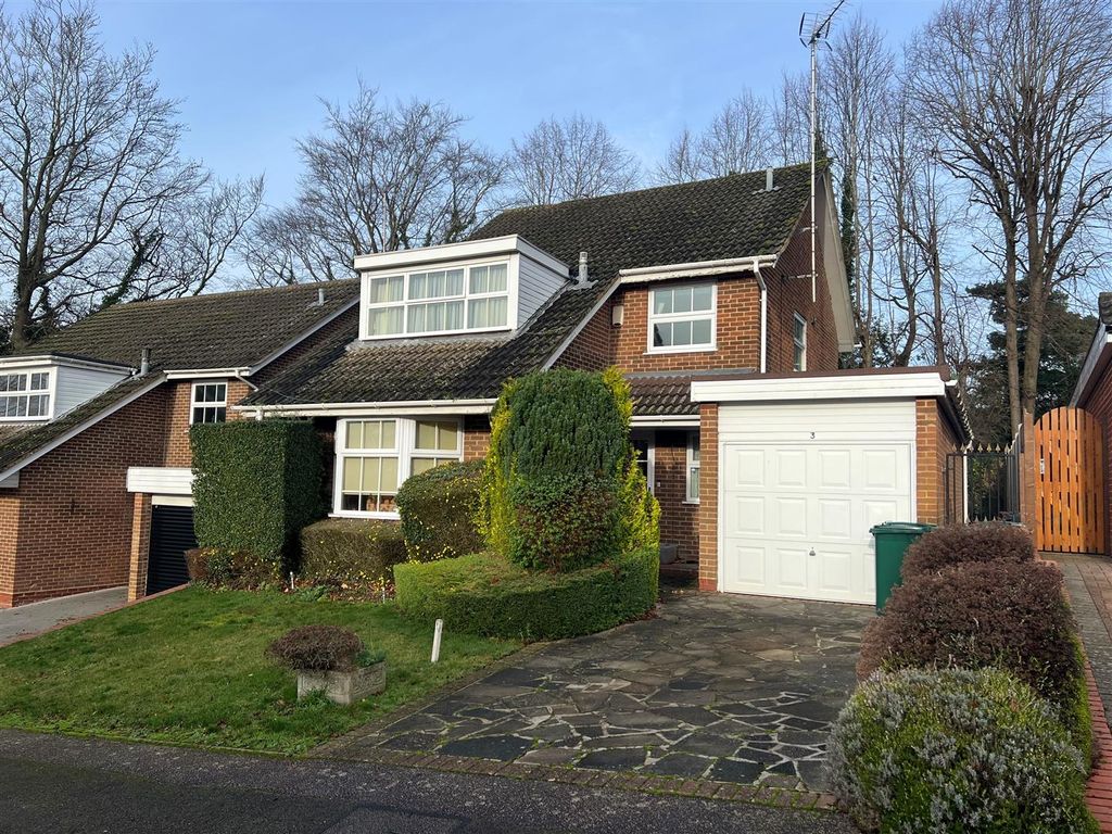 4 bed detached house for sale in Uplands, Croxley Green, Rickmansworth