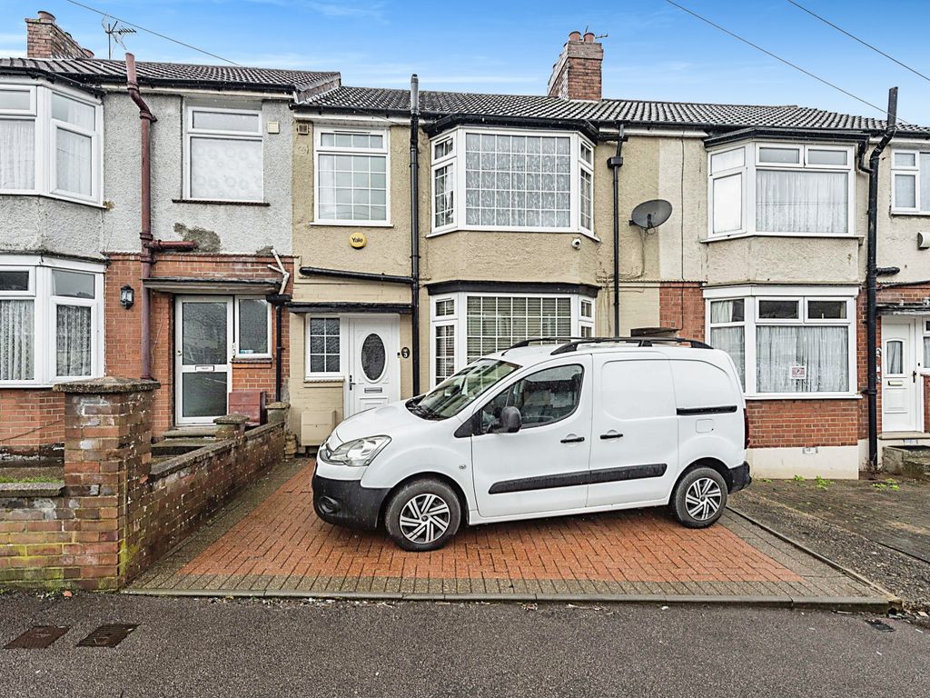 3 bed terraced house for sale in Warren Road, Luton, Bedfordshire LU1