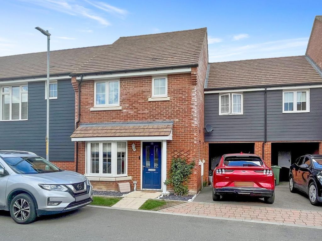 3 bed semidetached house for sale in Harrier Drive, Finberry, Ashford